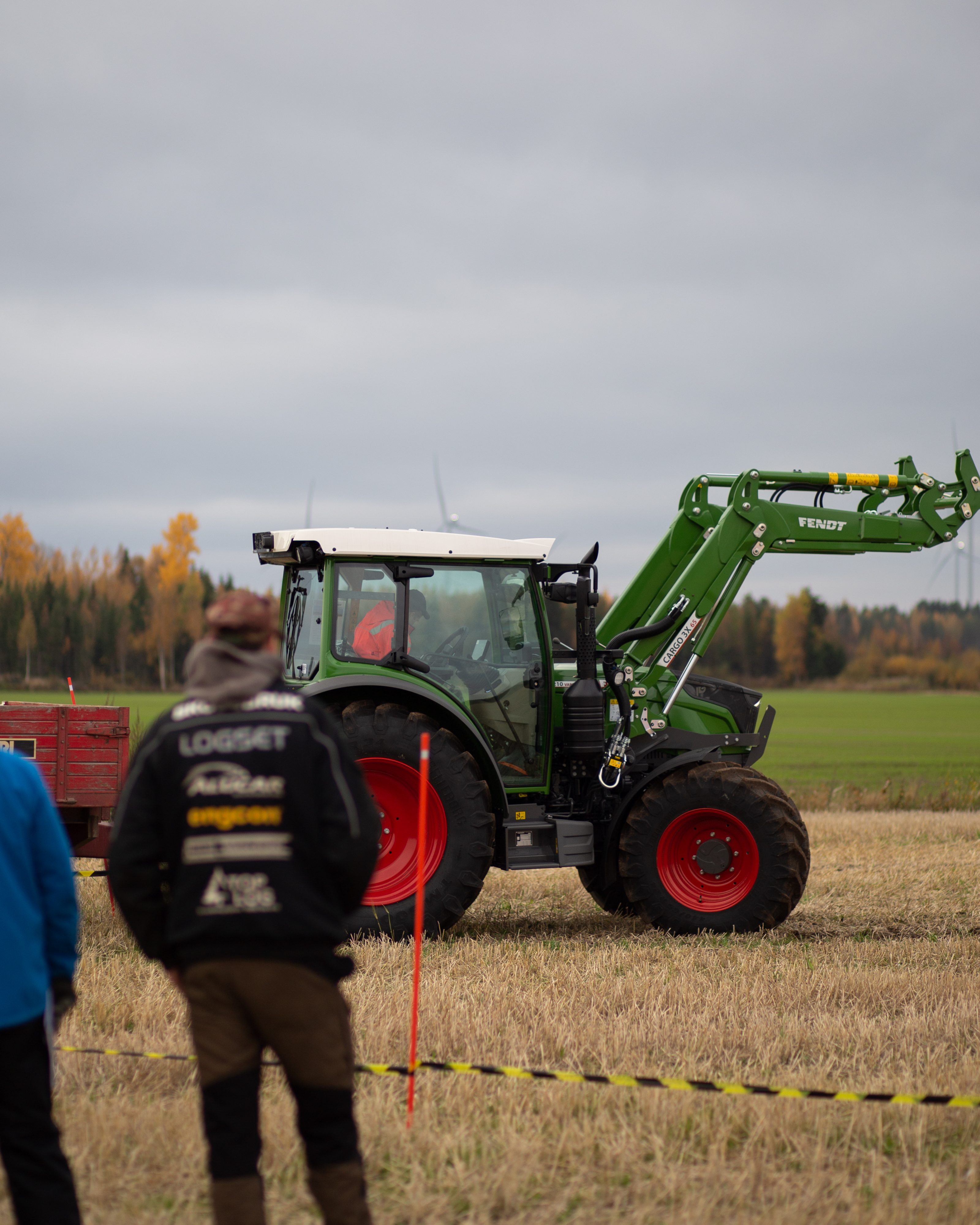 Det är inte bara att tuta och köra i traktorprecision! featured image