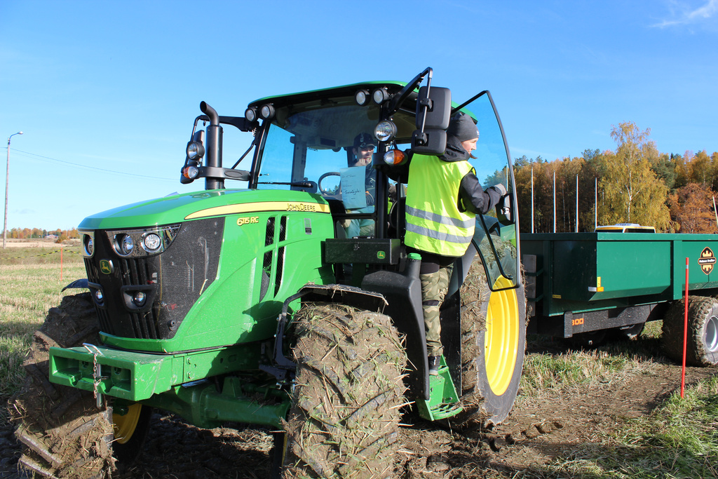 Traktor- och maskinkurs på Lannäslund featured image